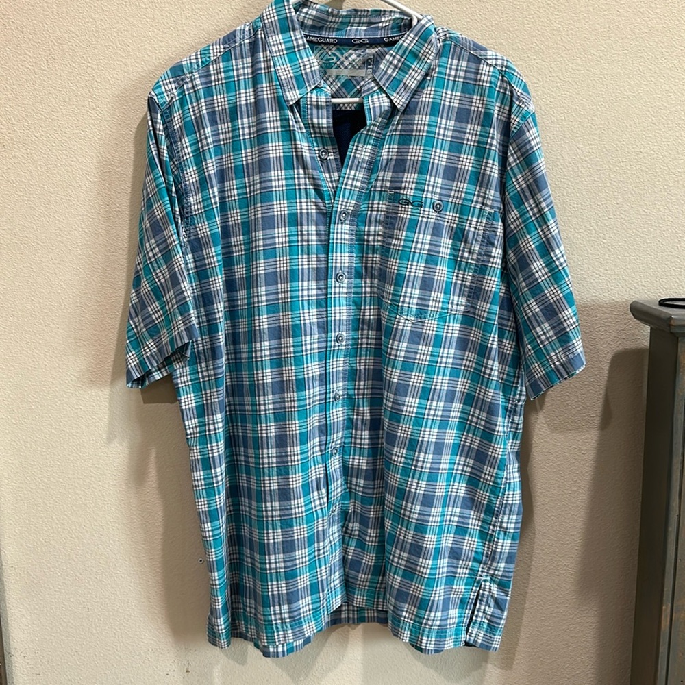 Men’s GameGuard Shortsleeved button down shirt size Large in color blue